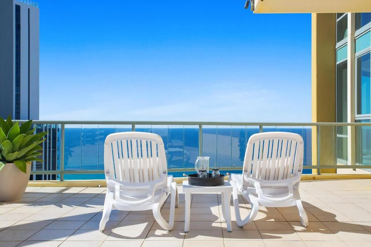 Apartment Resort style 3br unit w/ huge entertainers balcony Gold Coast