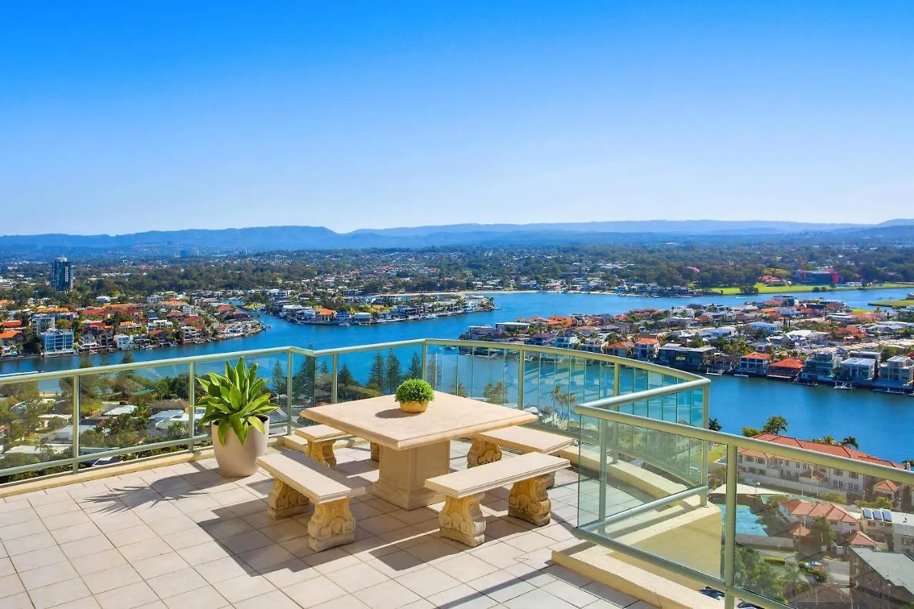 Resort style 3br unit w/ huge entertainers balcony Gold Coast Apartment