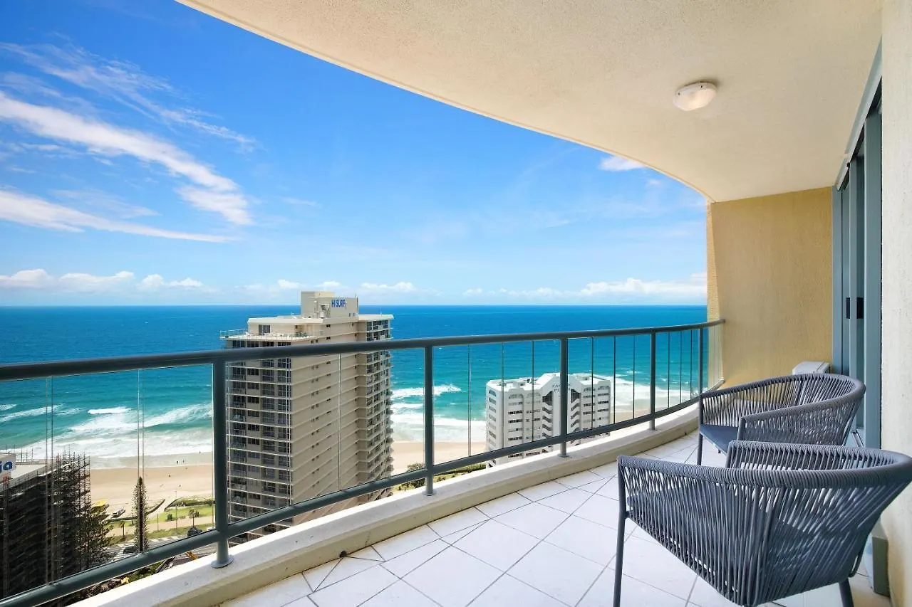Resort style 3br unit w/ huge entertainers balcony Gold Coast Apartment