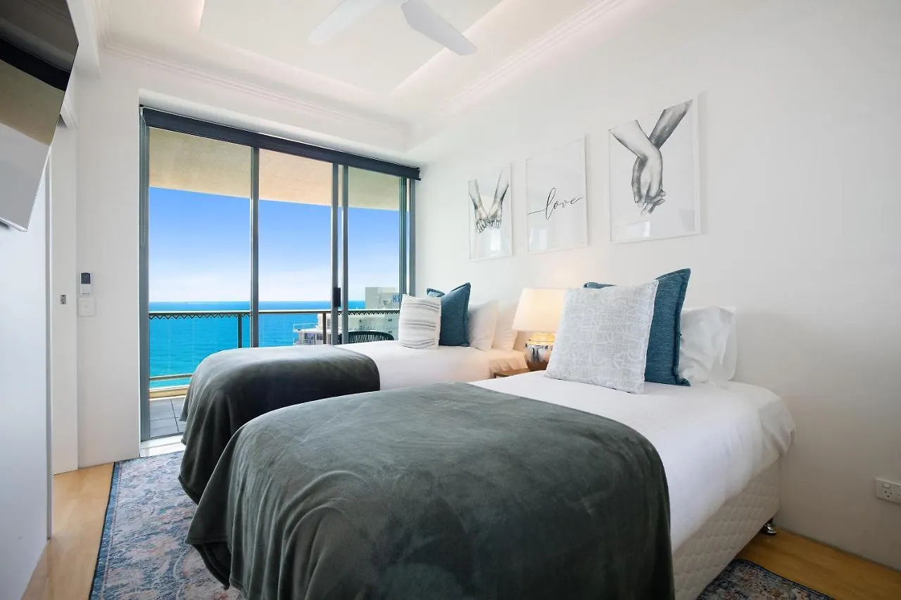 Resort style 3br unit w/ huge entertainers balcony Gold Coast
